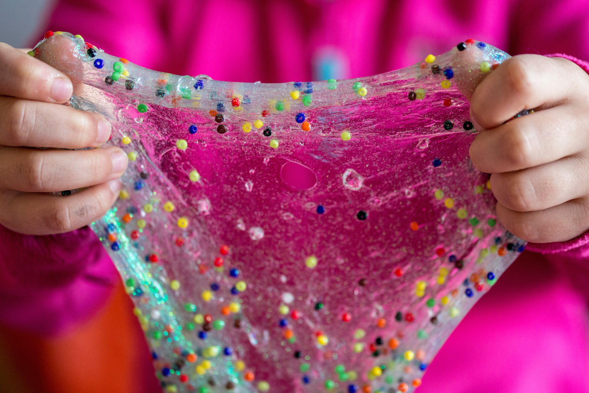 ¡ESTIRA LA DIVERSIÓN! Tus hijos amarán hacer esta receta de bubble bath slime