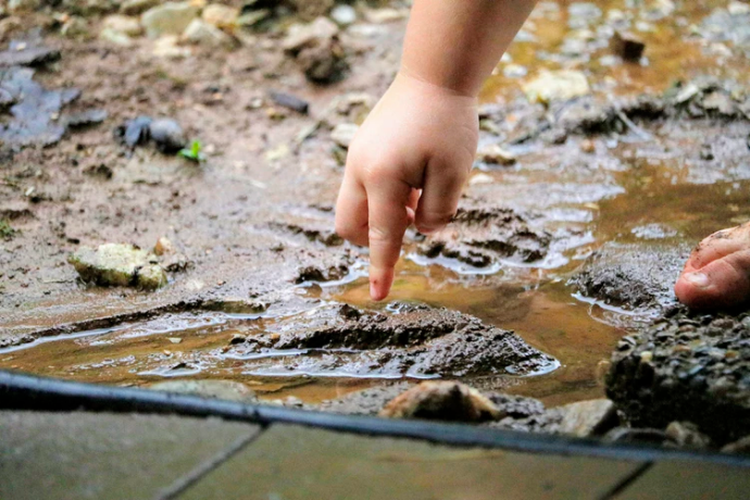 ¿Sabes en qué tipo de agua estás bañando a tus hijos? Agua blanda y agua dura, los dos tipos de agua que tienes que conocer
