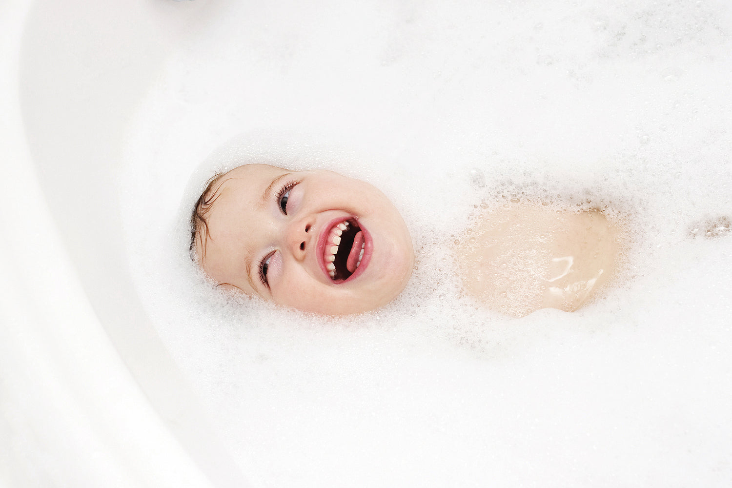 ¡Al agua patos! Descubre cinco funciones de una tina más allá del baño